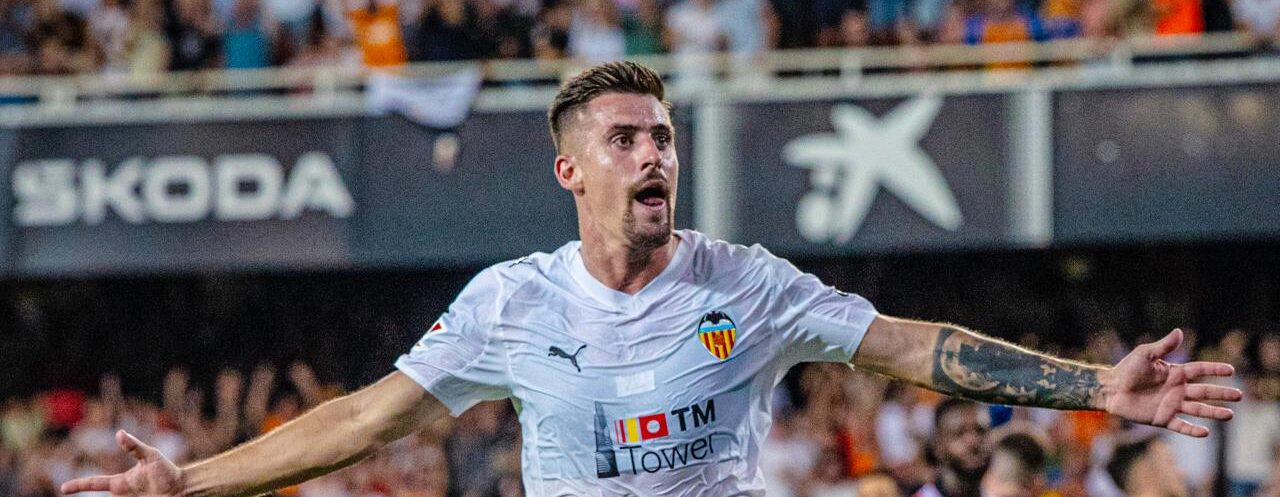 El Valencia CF supera al Athletic Club y se mantiene invicto en ...