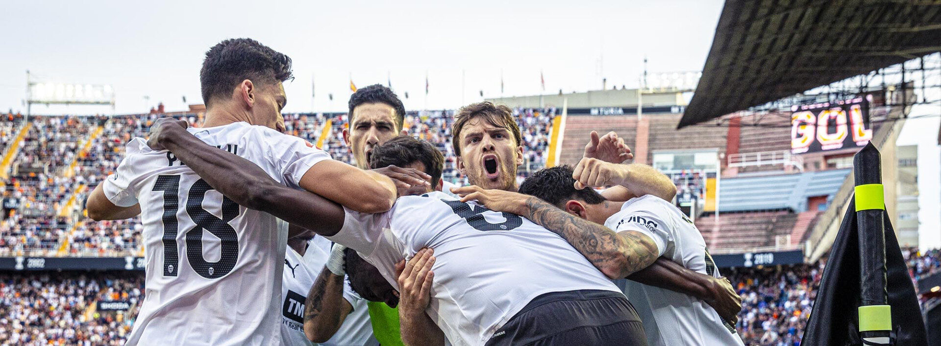 El Valencia CF suma una victoria de alivio ante el Girona (2-1)